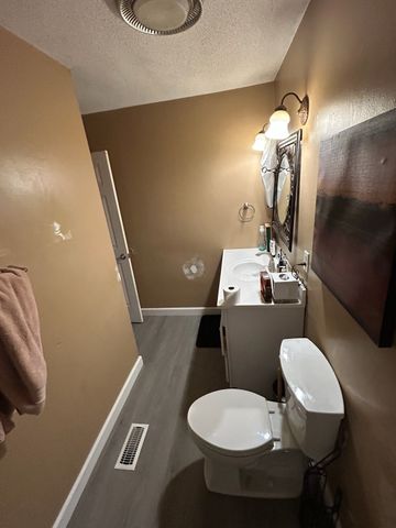 651 Turkey Creek Dr, Tullahoma, TN 37388