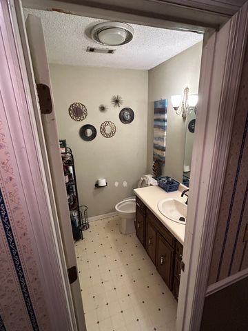 651 Turkey Creek Dr, Tullahoma, TN 37388