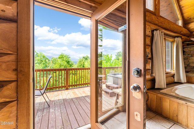 617 Almost Heaven Way, Gatlinburg, TN 37738