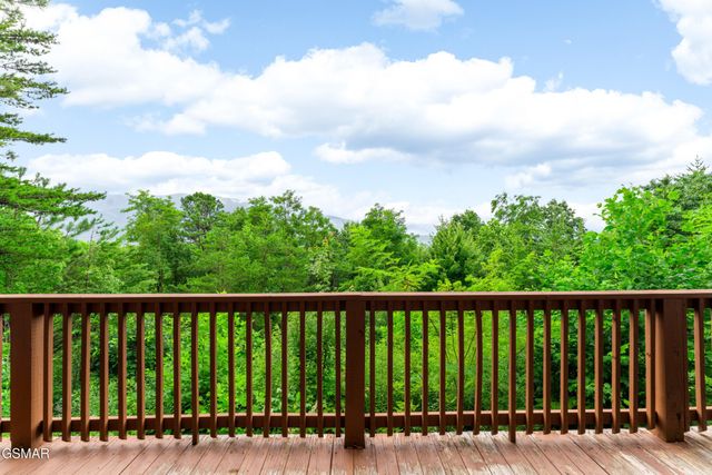 617 Almost Heaven Way, Gatlinburg, TN 37738