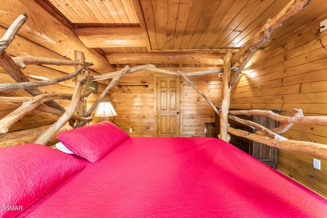 617 Almost Heaven Way, Gatlinburg, TN 37738