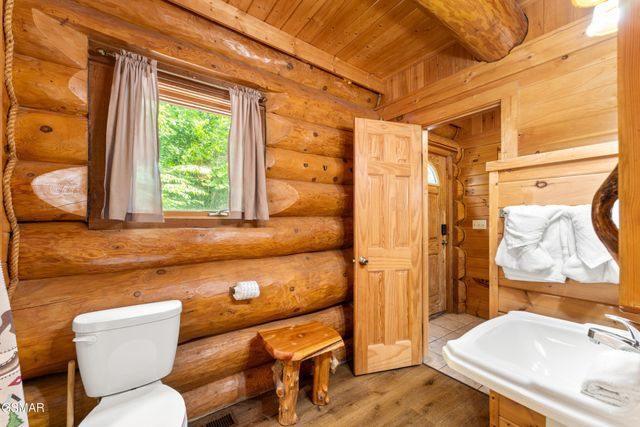 617 Almost Heaven Way, Gatlinburg, TN 37738