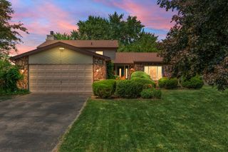 4216 Glen Oaks Drive, Crown Point, IN 46307