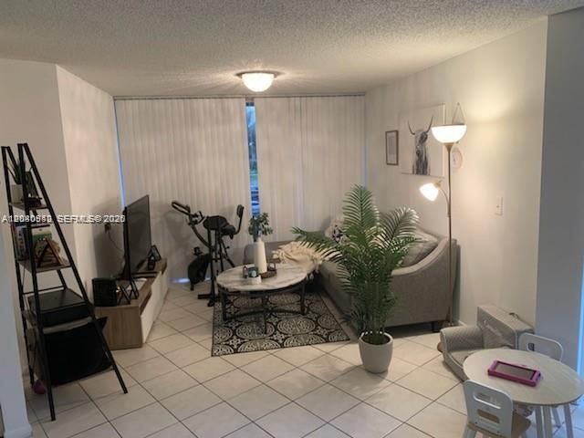 7035 NW 186th St D310, Hialeah, FL 33015