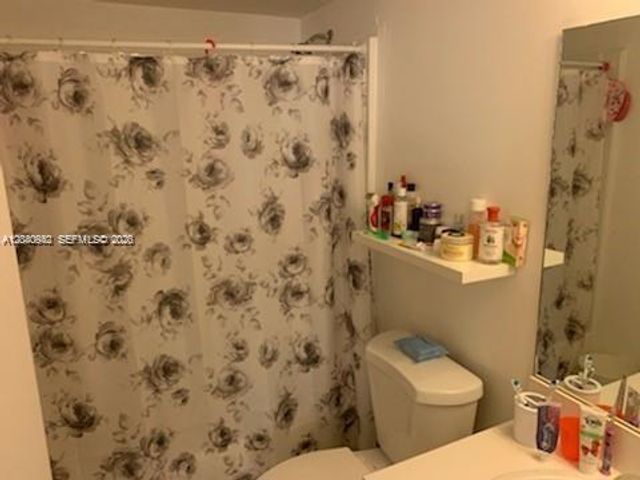 7035 NW 186th St D310, Hialeah, FL 33015