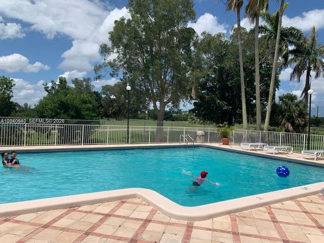 7035 NW 186th St D310, Hialeah, FL 33015