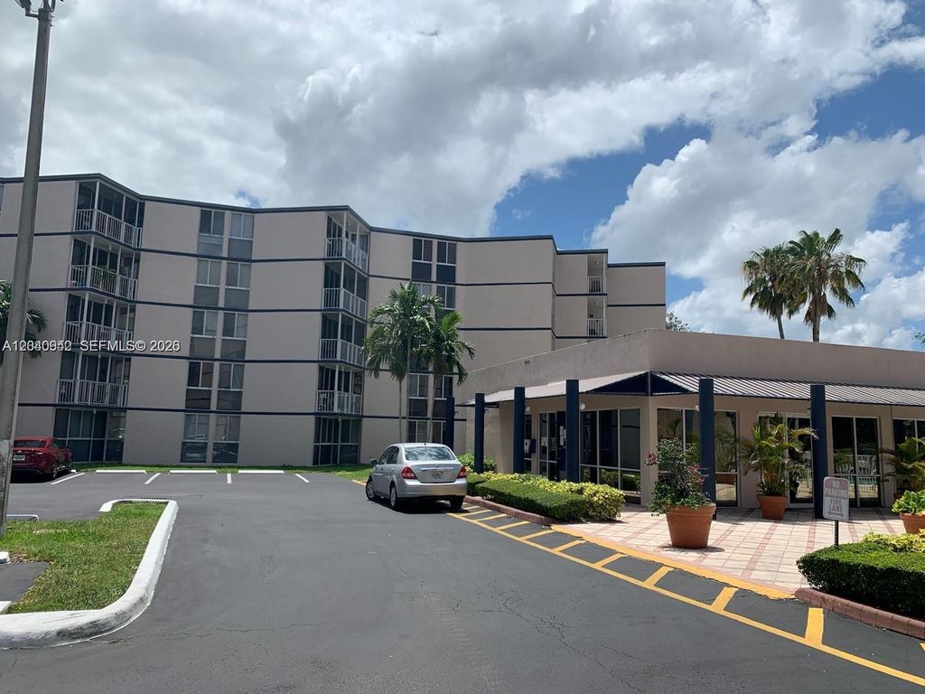7035 NW 186th St D310, Hialeah, FL 33015
