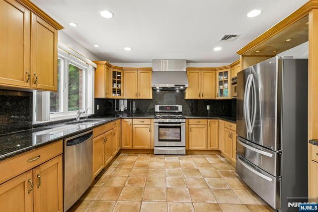 312B 13th Street 2, Palisades Park, NJ 07650