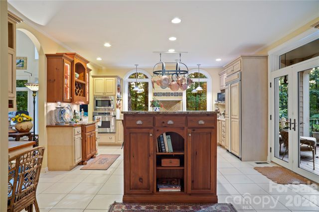 4 Citadel Lane, Hendersonville, NC 28739