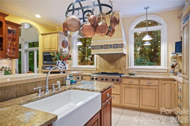 4 Citadel Lane, Hendersonville, NC 28739