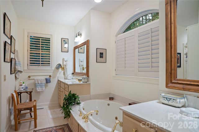 4 Citadel Lane, Hendersonville, NC 28739