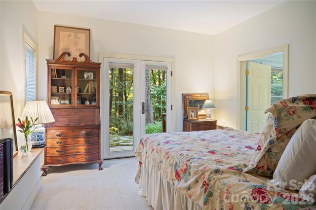 4 Citadel Lane, Hendersonville, NC 28739
