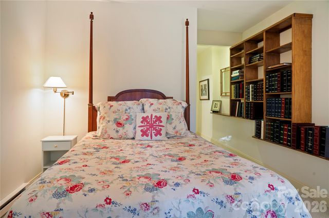 4 Citadel Lane, Hendersonville, NC 28739