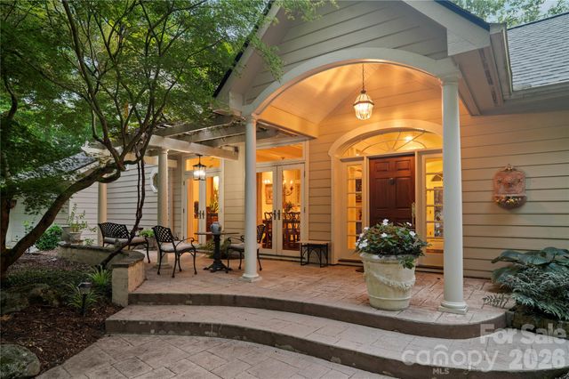 4 Citadel Lane, Hendersonville, NC 28739