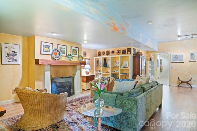 4 Citadel Lane, Hendersonville, NC 28739