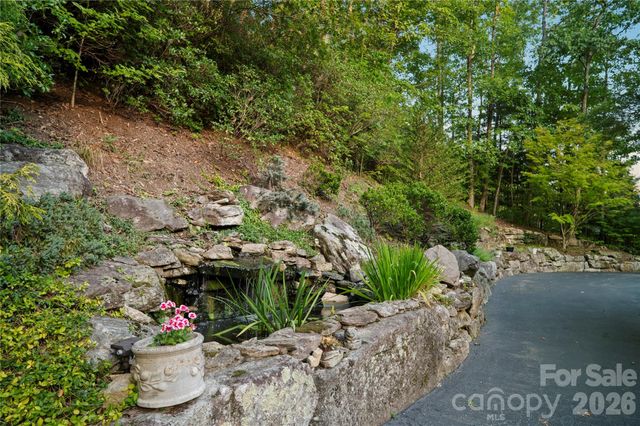 4 Citadel Lane, Hendersonville, NC 28739