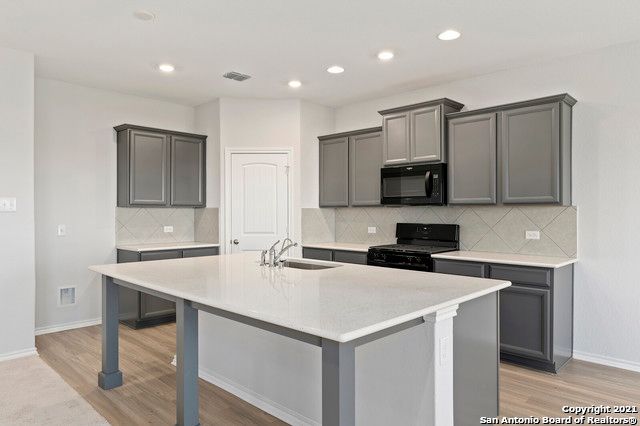 12306 Vista Rim, Live Oak, TX 78233