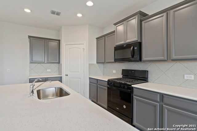 12306 Vista Rim, Live Oak, TX 78233