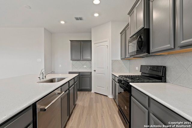 12306 Vista Rim, Live Oak, TX 78233