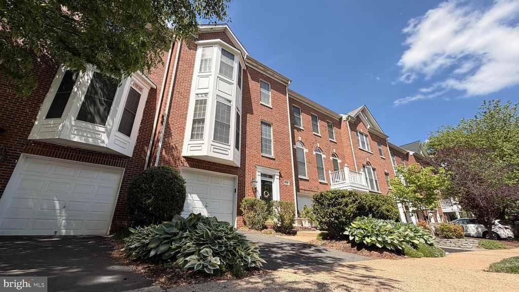 4224 LOWER PARK DR, Fairfax, VA 22030