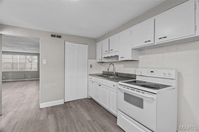 1000 Wild Cherry Lane, University City, MO 63130