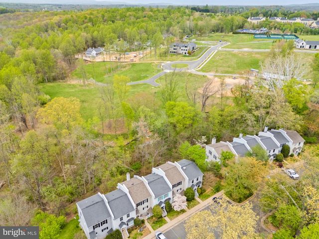 12 STONEWALL CT, Middleburg, VA 20117