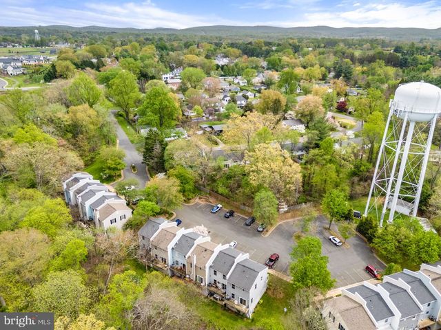 12 STONEWALL CT, Middleburg, VA 20117