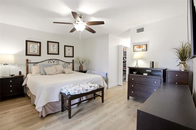10833 NW 7th St 10-22, Miami, FL 33172