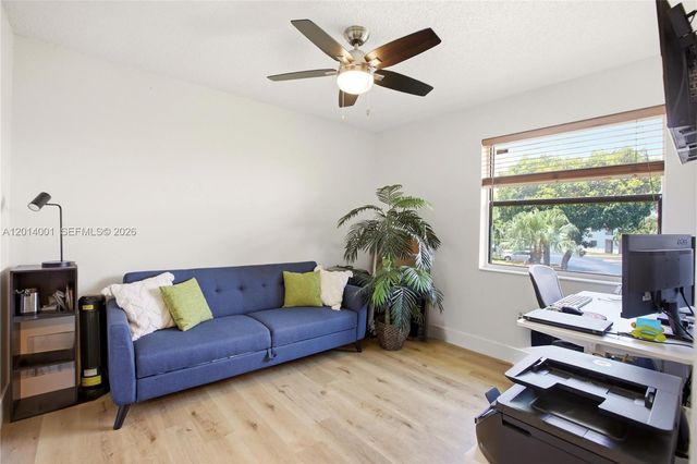 10833 NW 7th St 10-22, Miami, FL 33172