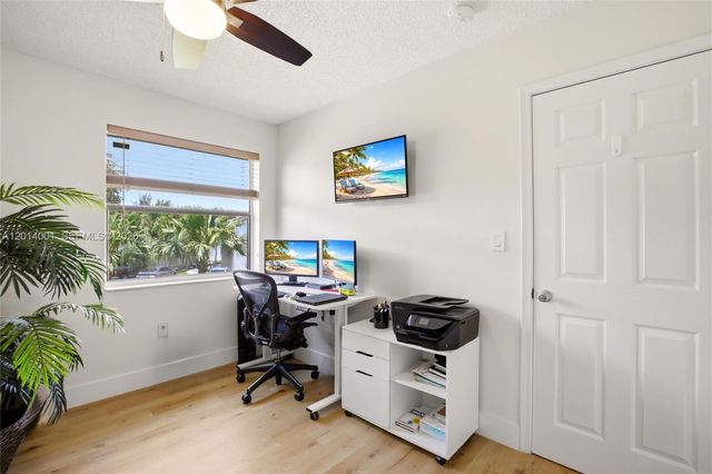10833 NW 7th St 10-22, Miami, FL 33172