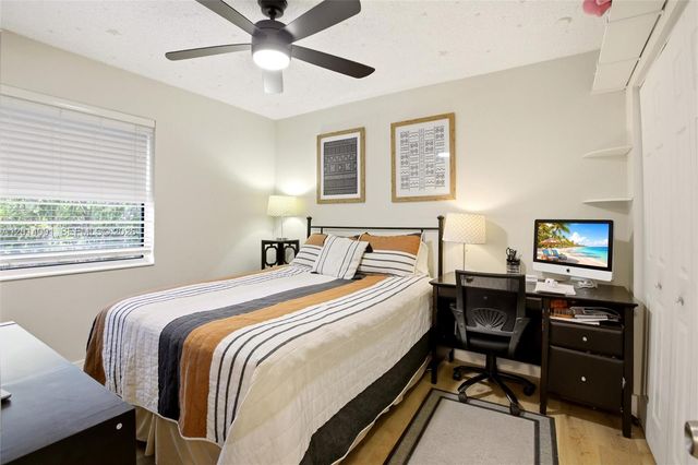 10833 NW 7th St 10-22, Miami, FL 33172