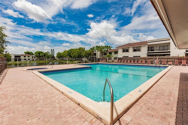 10833 NW 7th St 10-22, Miami, FL 33172