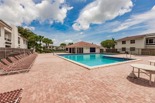 10833 NW 7th St 10-22, Miami, FL 33172