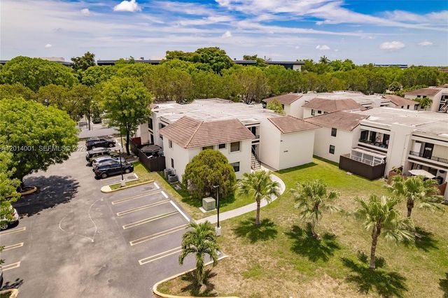 10833 NW 7th St 10-22, Miami, FL 33172