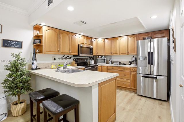 10833 NW 7th St 10-22, Miami, FL 33172