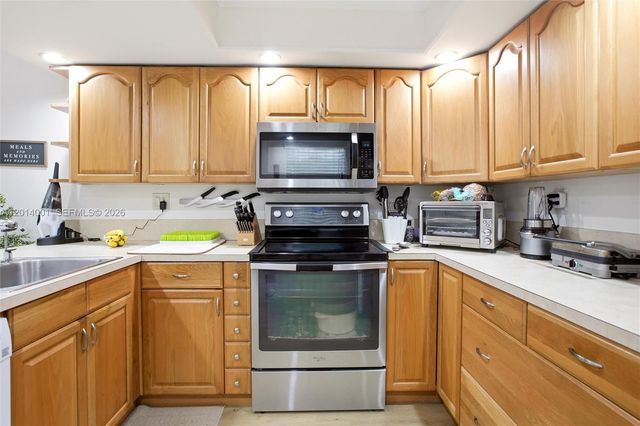 10833 NW 7th St 10-22, Miami, FL 33172