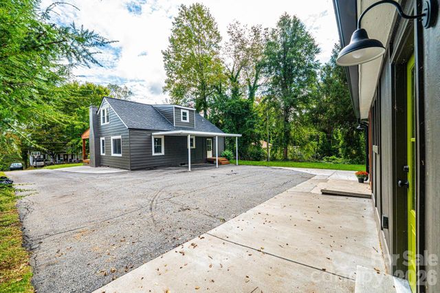 526 Kentwood Street SW, Lenoir, NC 28645