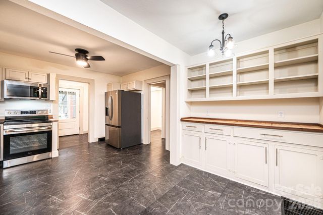526 Kentwood Street SW, Lenoir, NC 28645