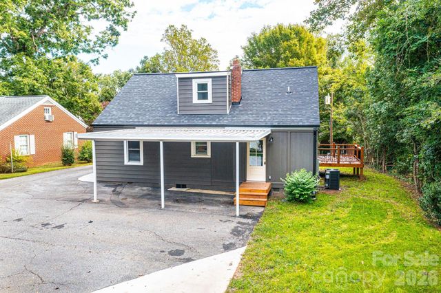 526 Kentwood Street SW, Lenoir, NC 28645