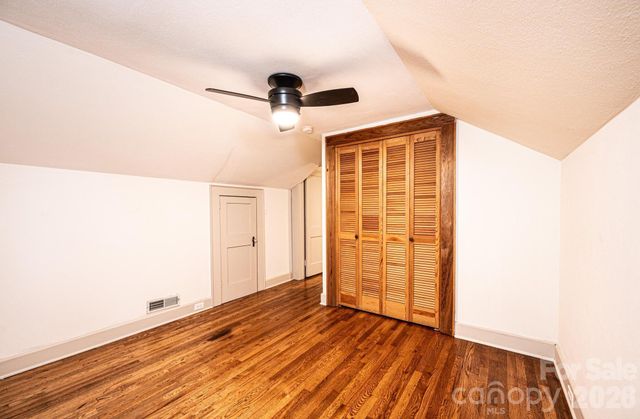 526 Kentwood Street SW, Lenoir, NC 28645