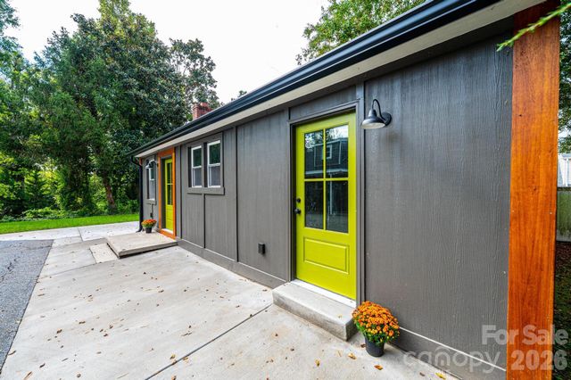 526 Kentwood Street SW, Lenoir, NC 28645