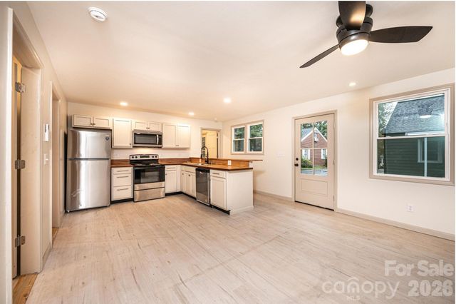 526 Kentwood Street SW, Lenoir, NC 28645