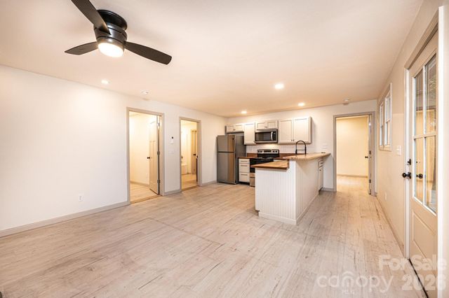 526 Kentwood Street SW, Lenoir, NC 28645