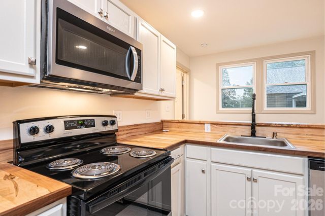 526 Kentwood Street SW, Lenoir, NC 28645