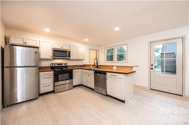 526 Kentwood Street SW, Lenoir, NC 28645