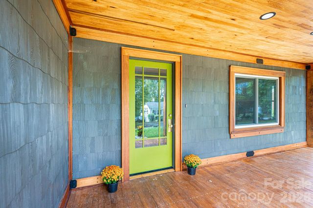 526 Kentwood Street SW, Lenoir, NC 28645