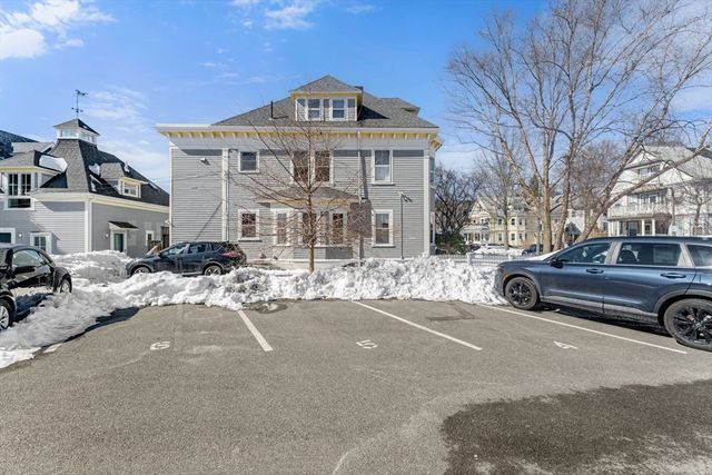 11 S Fairview 2R, Boston, MA 02131