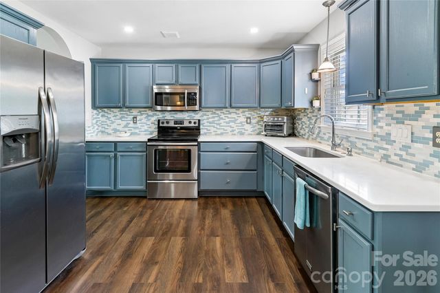 124 E Iowa Avenue, Bessemer City, NC 28016