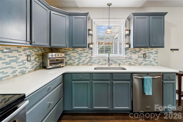 124 E Iowa Avenue, Bessemer City, NC 28016