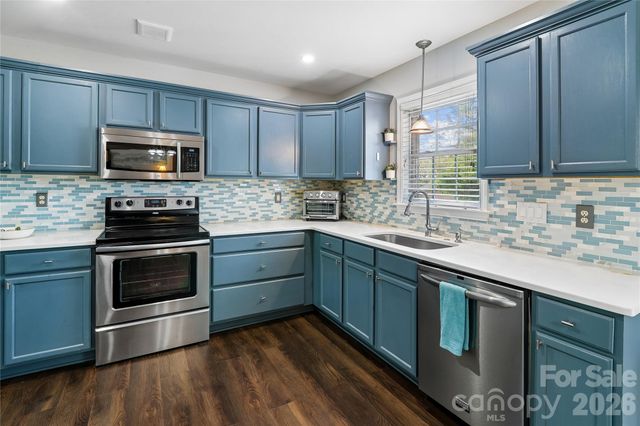 124 E Iowa Avenue, Bessemer City, NC 28016